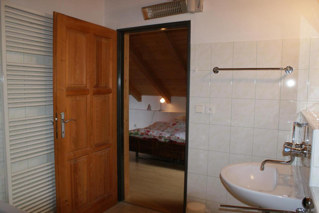 Rustikale Und Grosszuegige Ferienwohnung Kasperske Hory Exterior foto